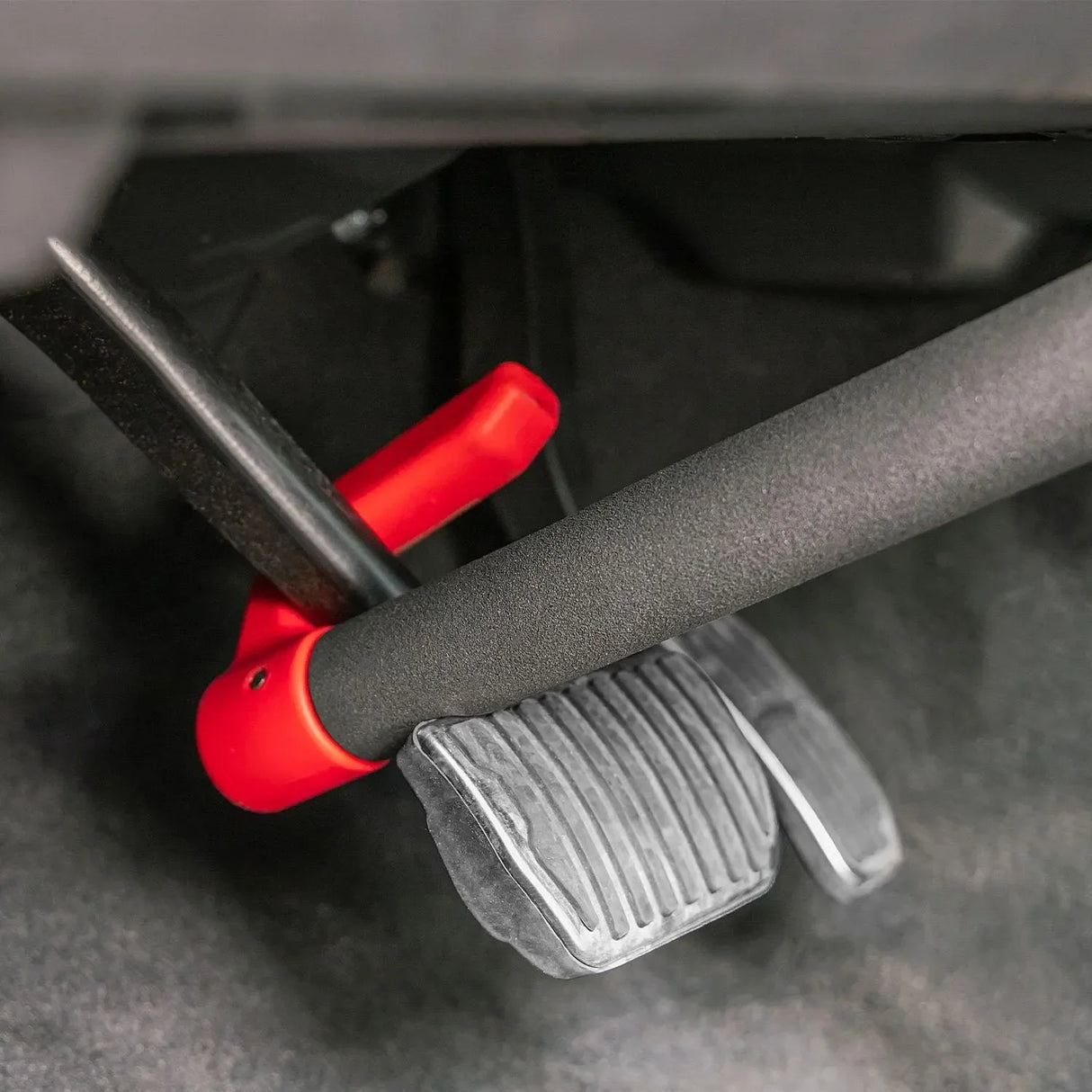 antifurt-pentru-volan-si-pedale-cu-cifru-3