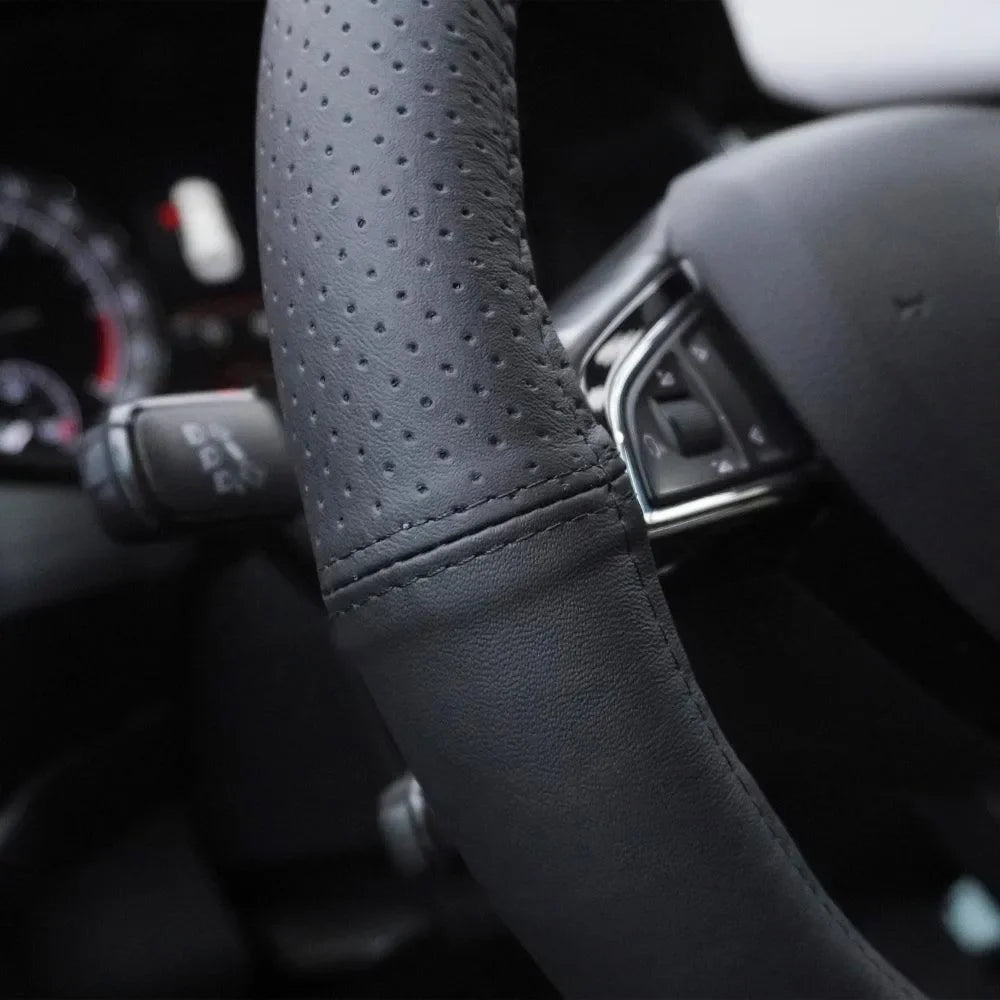 husa-volan-piele-naturala-semi-perforata-negru-35-37-cm-5