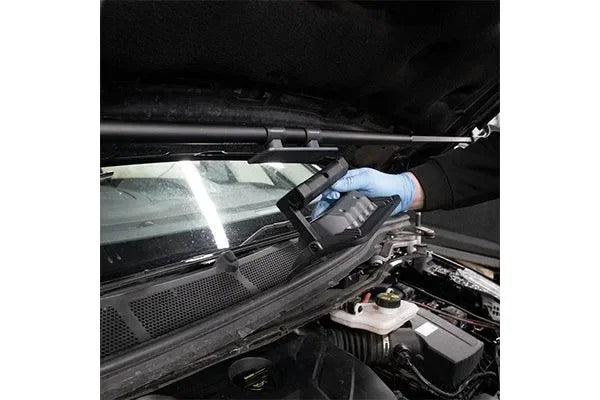 proiector-special-pentru-lucru-la-motor-cu-prinere-pe-capota-sau-habitaclu-2