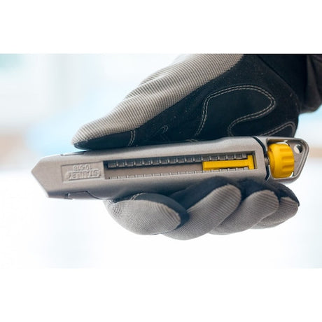 Cuțit cu lamă segmentată STANLEY® InterLock® de 18 mm, metalic 10018 – imagine 4