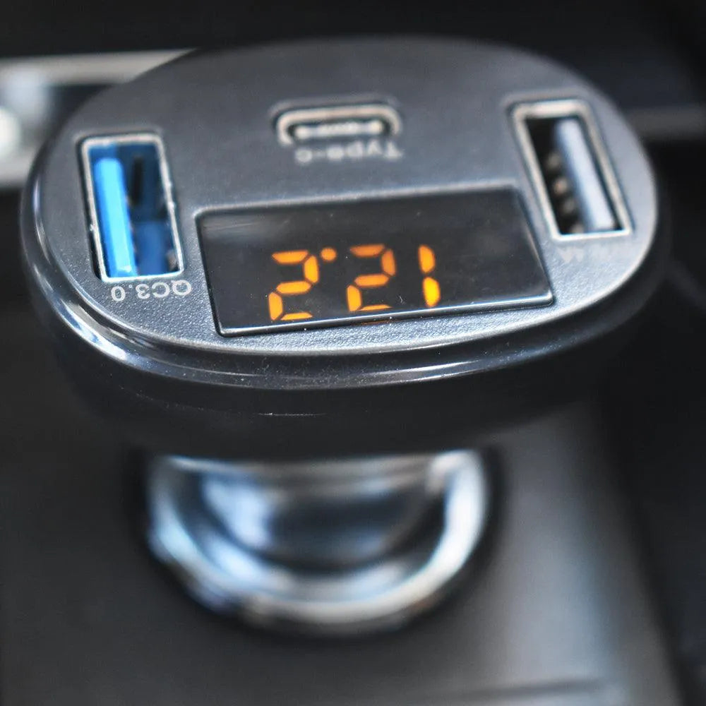 Incarcator auto 1xusb qc3.0 + 1xusb 2.4a + 1xusb type-c cu afisaj tensiune/putere led