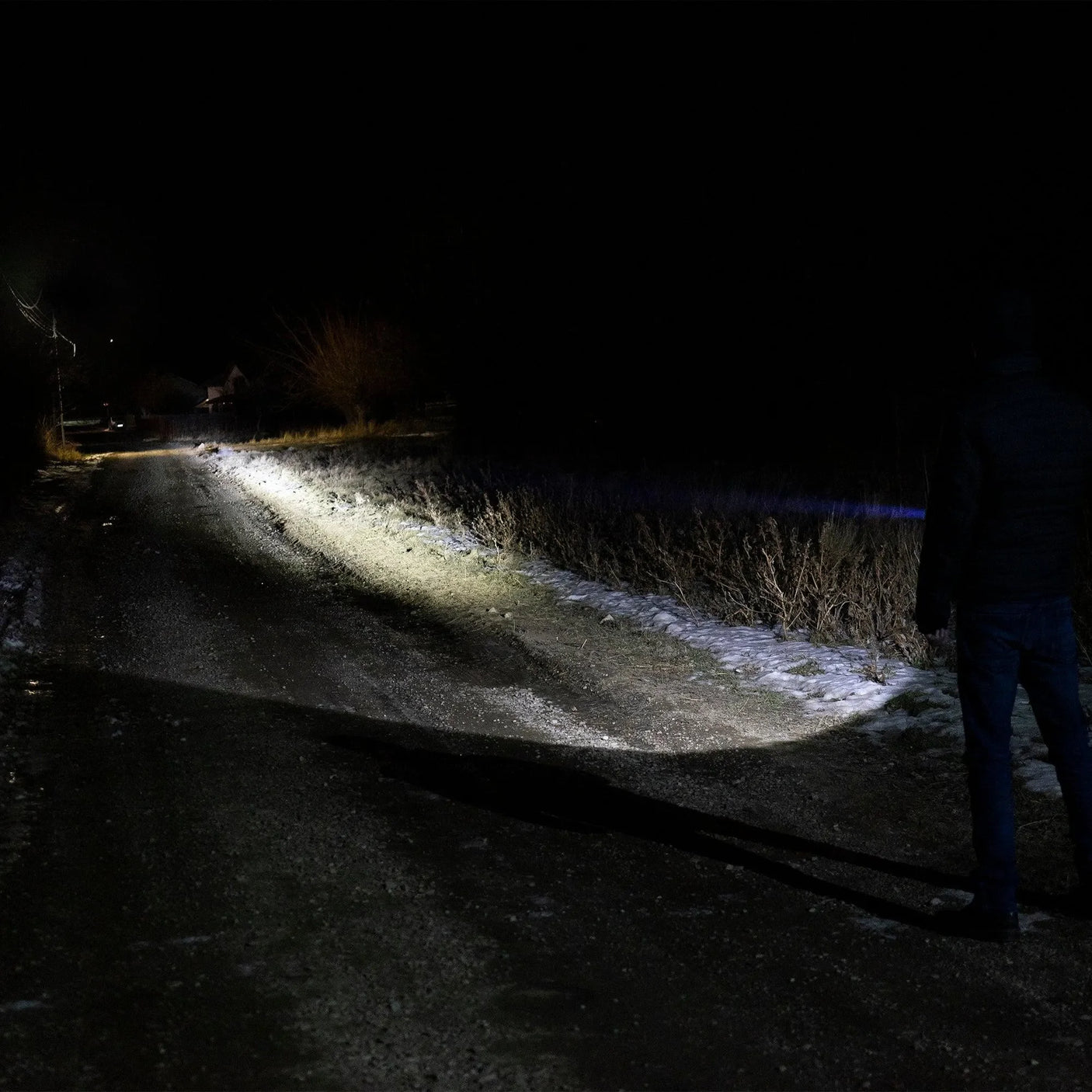 lanterna-pni-adventure-f420-led-10-w-1000-lm-cu-2-acumulatori-inclusi-8000-mah-tip-26650-2