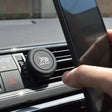 Suport telefon auto magnetic cu fixare in grila de ventilatie