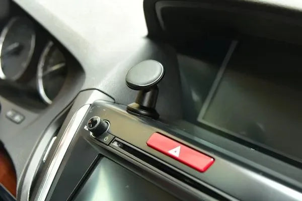 suport-telefon-magnetic-auto-cu-fixare-pe-bord-si-rotatie-360-7